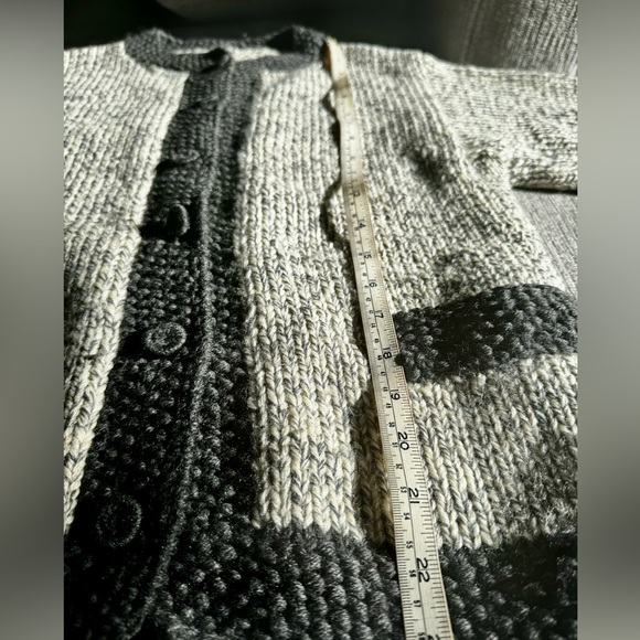 Hand knit Cardigan Sweater light grey white trimmed black thick Wool blend M/L - Picture 5 of 9